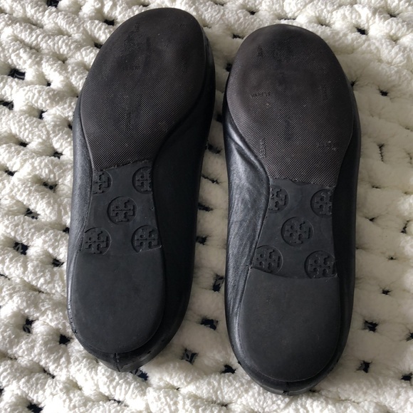 Tory Burch Reva ballet flats. Gold medallion. Black leather. Size 8 1/2.EUC - Picture 3 of 6